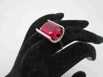 Women's openwork ring. 925 sterling silver and red faceted stone. 1990's