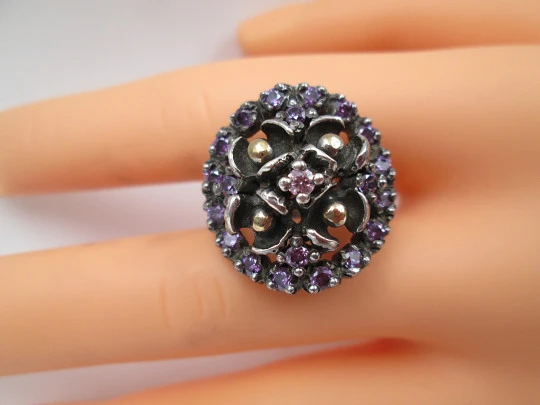 Women's openwork ring. Sterling silver, amethysts and gold details. 2000's