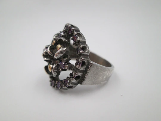 Women's openwork ring. Sterling silver, amethysts and gold details. 2000's