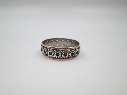 Women's openwork ring. Sterling silver and gold details. Circular motifs. Europe. 1980's