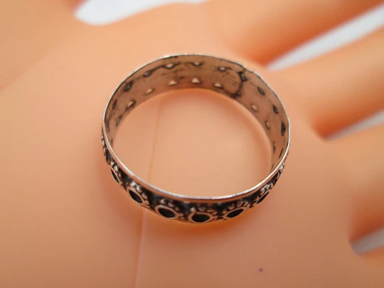 Women's openwork ring. Sterling silver and gold details. Circular motifs. Europe. 1980's