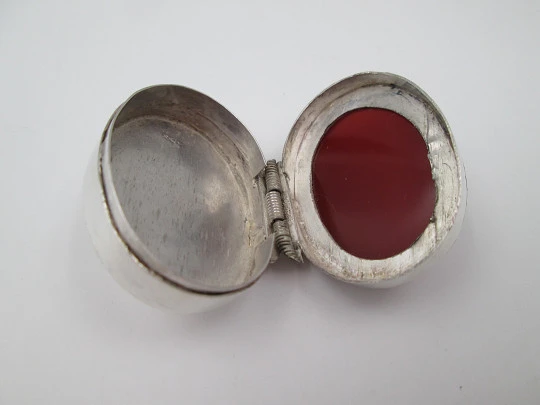 Women's oval pillbox. 925 sterling silver. Garnet stone and Arabic letters. 1980's