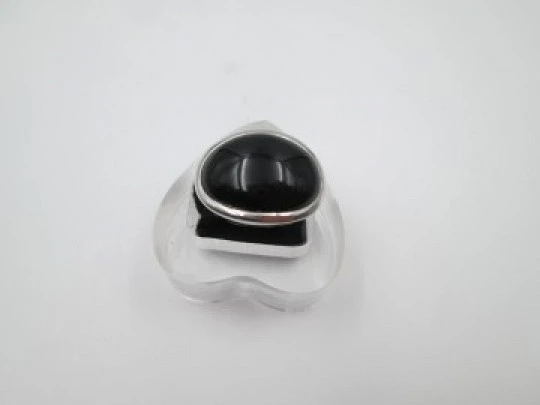 Women's oval ring. 925 sterling silver and black stone. 1990's. Spain