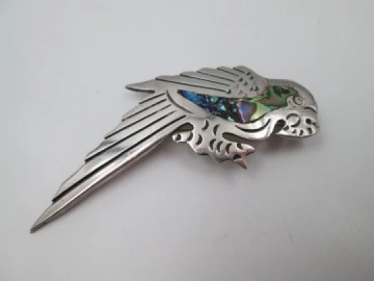 Women's parrot brooch. 925 sterling silver and mother of pearl. Mexico. 1980's