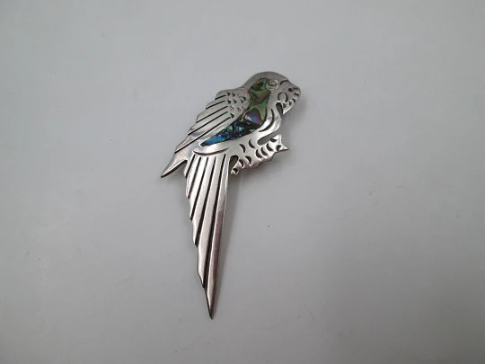 Women's parrot brooch. 925 sterling silver and mother of pearl. Mexico. 1980's