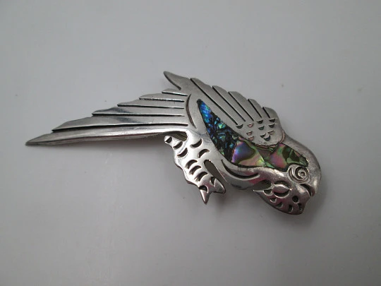 Women's parrot brooch. 925 sterling silver and mother of pearl. Mexico. 1980's