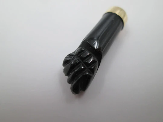 Women's pendant. Figa / higa. Black hand. 18K gold and jet. Spanish amulet