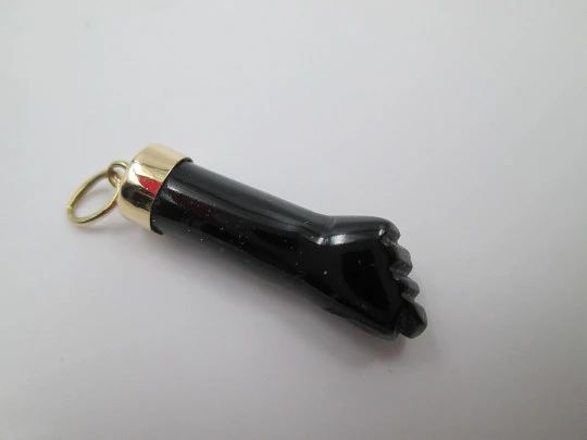 Women's pendant. Figa / higa. Black hand. 18K gold and jet. Spanish amulet