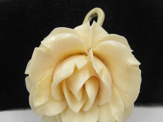Women's pendant. Pretty ivory rose with open petals. Ring on top. Europe. 1950's