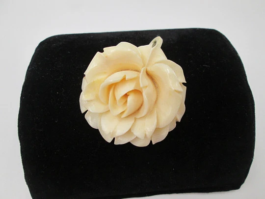 Women's pendant. Pretty ivory rose with open petals. Ring on top. Europe. 1950's