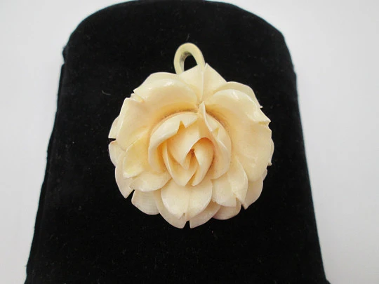 Women's pendant. Pretty ivory rose with open petals. Ring on top. Europe. 1950's