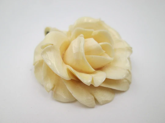 Women's pendant. Pretty ivory rose with open petals. Ring on top. Europe. 1950's