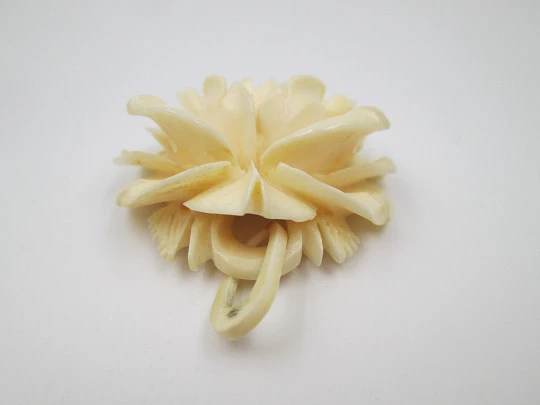 Women's pendant. Pretty ivory rose with open petals. Ring on top. Europe. 1950's