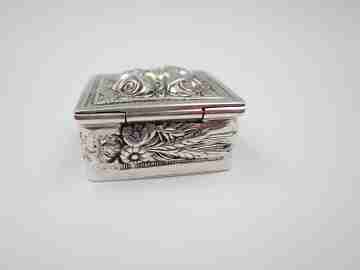 Women's pillbox. 925 sterling silver & vermeil. Floral and vegetable motifs. 1980