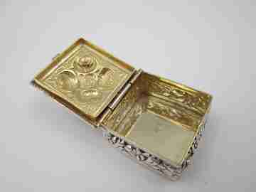Women's pillbox. 925 sterling silver & vermeil. Floral and vegetable motifs. 1980