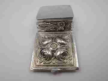 Women's pillbox. 925 sterling silver & vermeil. Floral and vegetable motifs. 1980