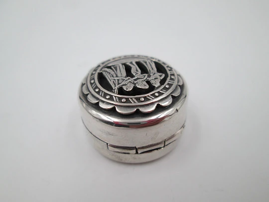 Women's pillbox. 925 sterling silver. Openwork front. 1970's. Muses scene