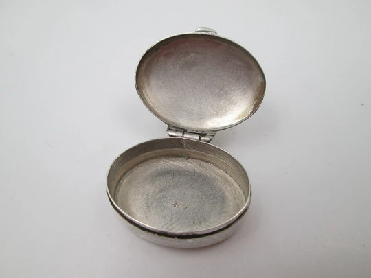 Women's pillbox. 925 sterling silver. Oval shape. Vegetable motifs. Europe. 1980's