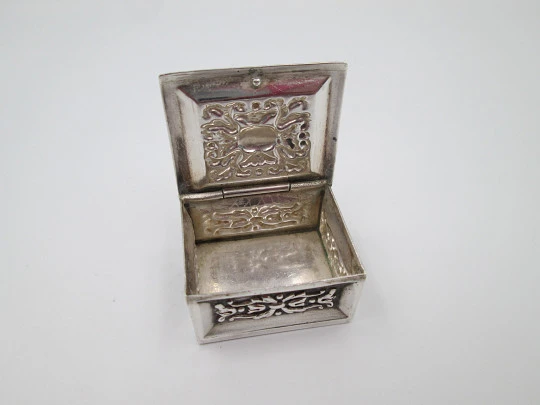 Women's pillbox. 925 sterling silver. Square shape. Floral motifs. Spain, 1980