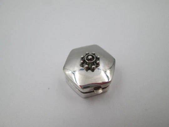 Women's pillbox. Sterling silver. Hexagonal shape. Charro button motif. Spain. 1990's
