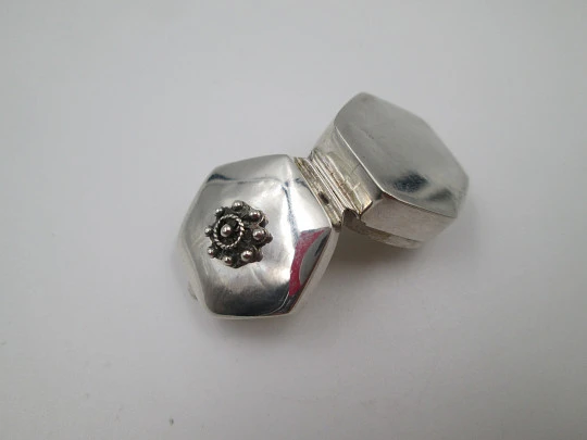 Women's pillbox. Sterling silver. Hexagonal shape. Charro button motif. Spain. 1990's