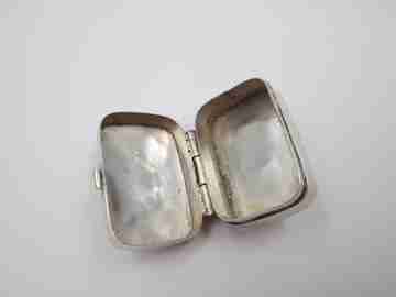 Women's pillbox. Vegetable motifs. Articulated lid. 1980's. Sterling silver