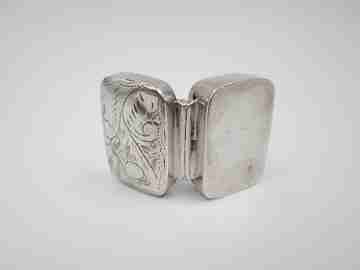 Women's pillbox. Vegetable motifs. Articulated lid. 1980's. Sterling silver
