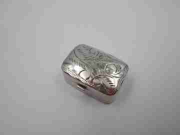 Women's pillbox. Vegetable motifs. Articulated lid. 1980's. Sterling silver