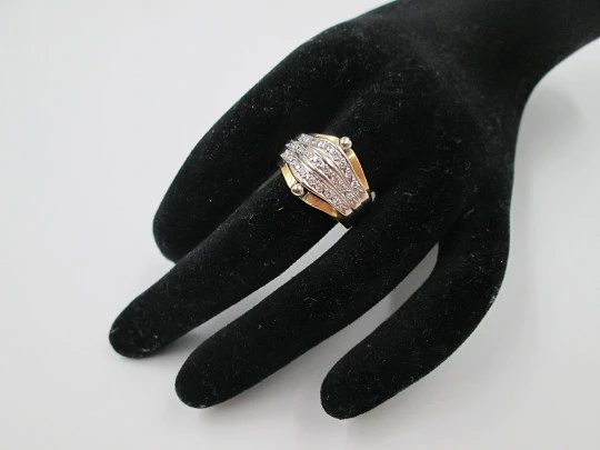 Women's rhomboid ring. 18 karat yellow gold and diamonds brilliant cut