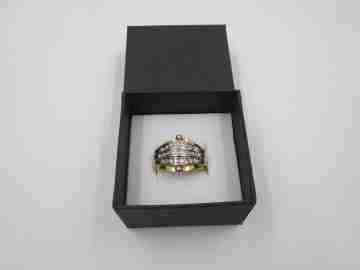 Women's rhomboid ring. 18 karat yellow gold and diamonds brilliant cut
