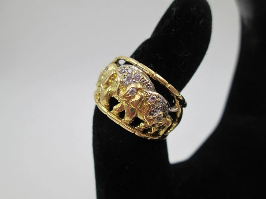 Women's ring. 18 karat gold & white sapphires. Elephants herd. 1990's