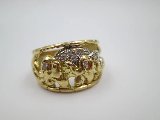 Women's ring. 18 karat gold & white sapphires. Elephants herd. 1990's