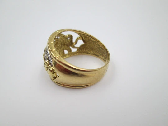 Women's ring. 18 karat gold & white sapphires. Elephants herd. 1990's