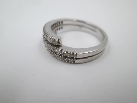 Women's ring. 18 karat white gold and three diamonds rows. Europe