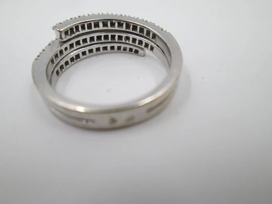 Women's ring. 18 karat white gold and three diamonds rows. Europe