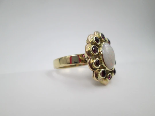 Women's ring. 18 karat yellow gold. Rubies and central opal. 1940's
