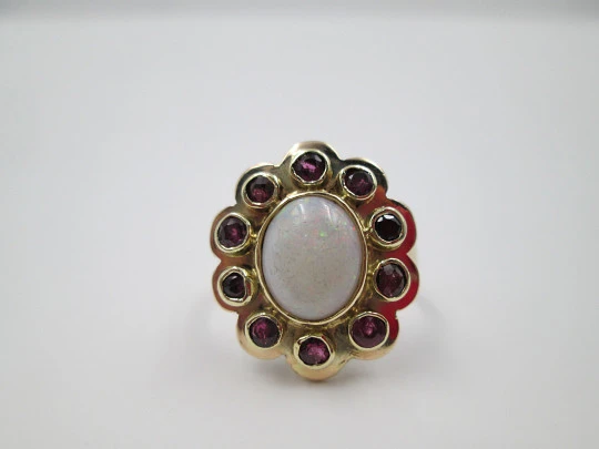 Women's ring. 18 karat yellow gold. Rubies and central opal. 1940's