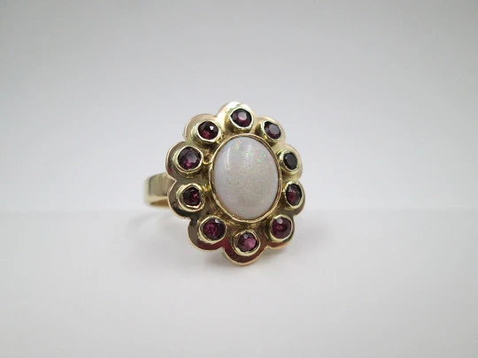 Women's ring. 18 karat yellow gold. Rubies and central opal. 1940's