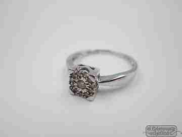 Women's ring. 18K white gold & diamonds brilliant cut. Certificate