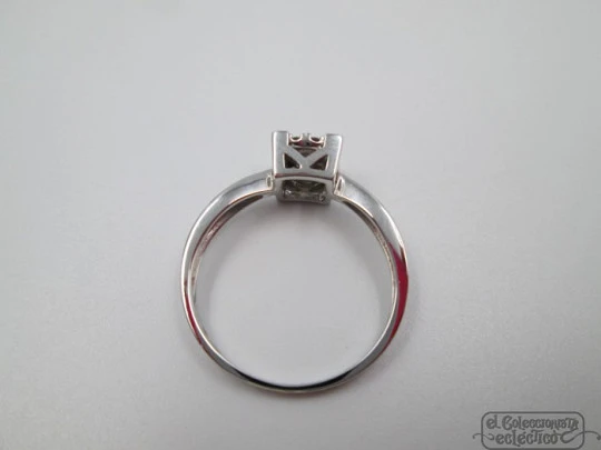 Women's ring. 18K white gold & diamonds brilliant cut. Certificate