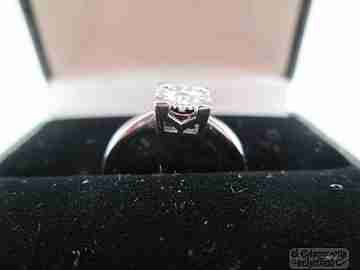 Women's ring. 18K white gold & diamonds brilliant cut. Certificate