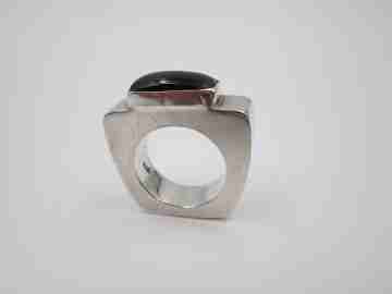 Women's ring. 925 sterling silver and brown rectangular stone. 1990's