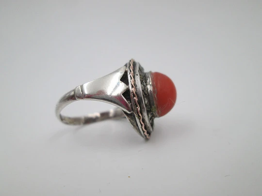 Women's ring. 925 sterling silver and gold edge. Marcasite and red oval coral. 1980