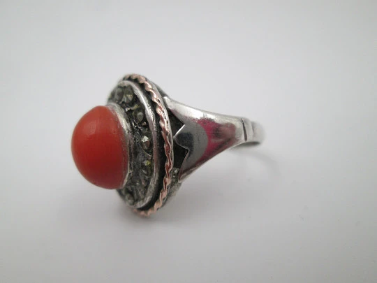 Women's ring. 925 sterling silver and gold edge. Marcasite and red oval coral. 1980