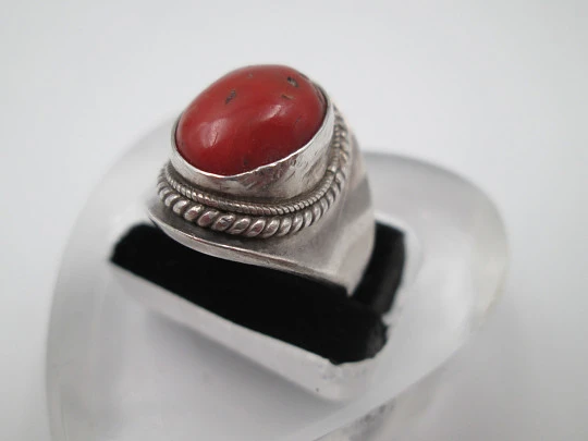 Women's ring. 925 sterling silver and red coral. Cord edge. Hallmarks. 1980's