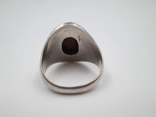 Women's ring. 925 sterling silver and red coral. Cord edge. Hallmarks. 1980's