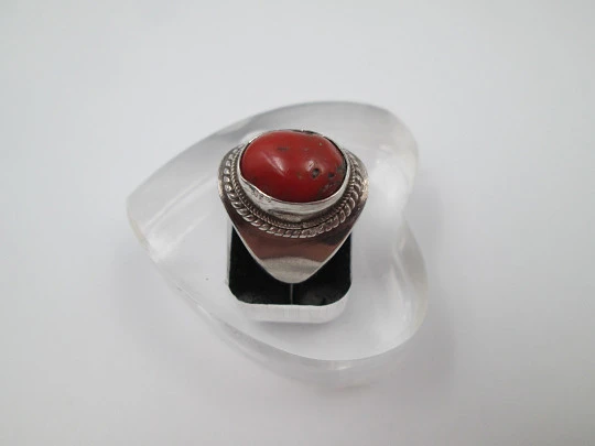 Women's ring. 925 sterling silver and red coral. Cord edge. Hallmarks. 1980's