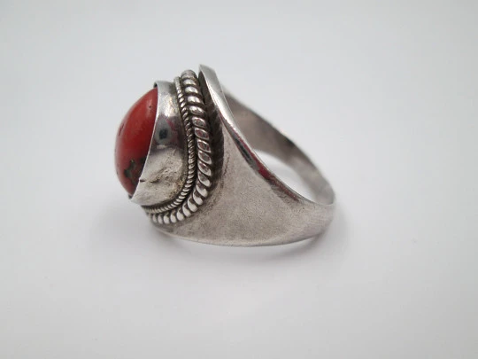 Women's ring. 925 sterling silver and red coral. Cord edge. Hallmarks. 1980's