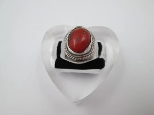 Women's ring. 925 sterling silver and red coral. Cord edge. Hallmarks. 1980's