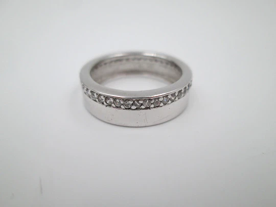 Women's ring. 925 sterling silver and white gems. 1990's. Europe